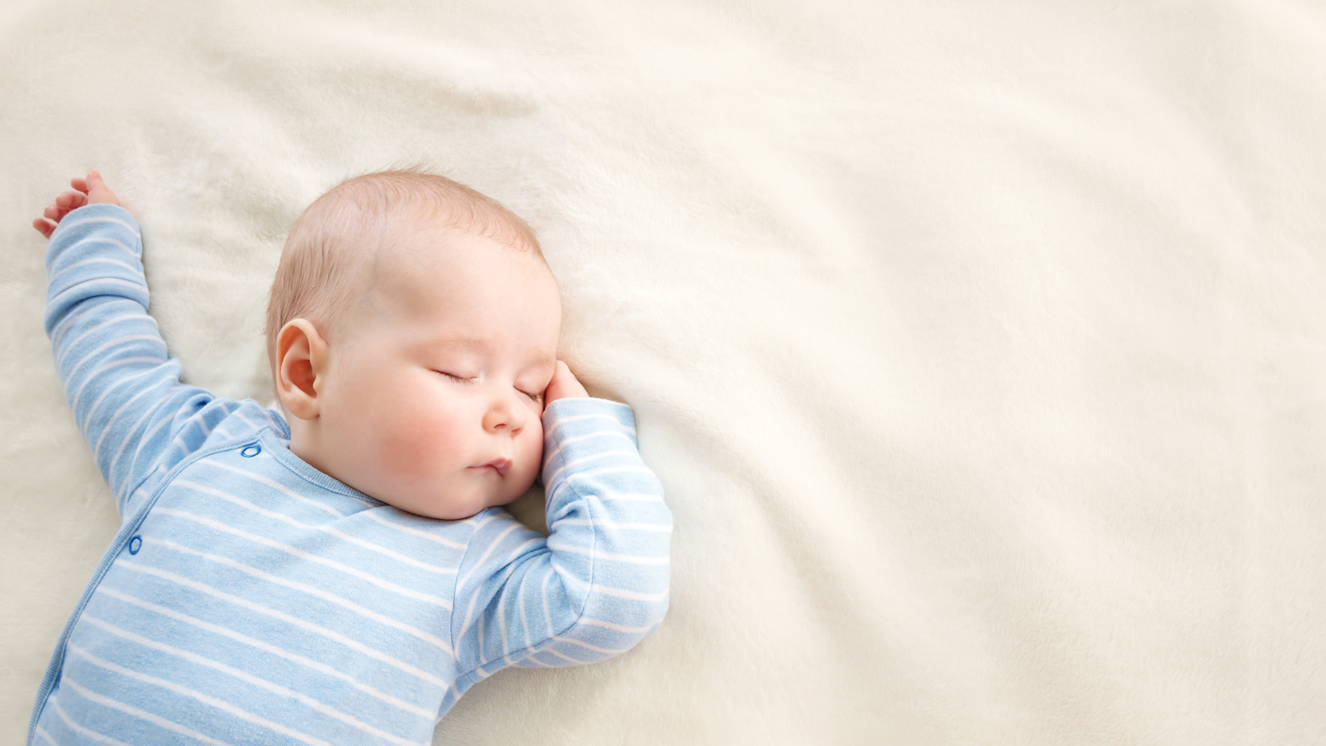 Sono do bebê: por que ele acorda tanto e como criar uma rotina